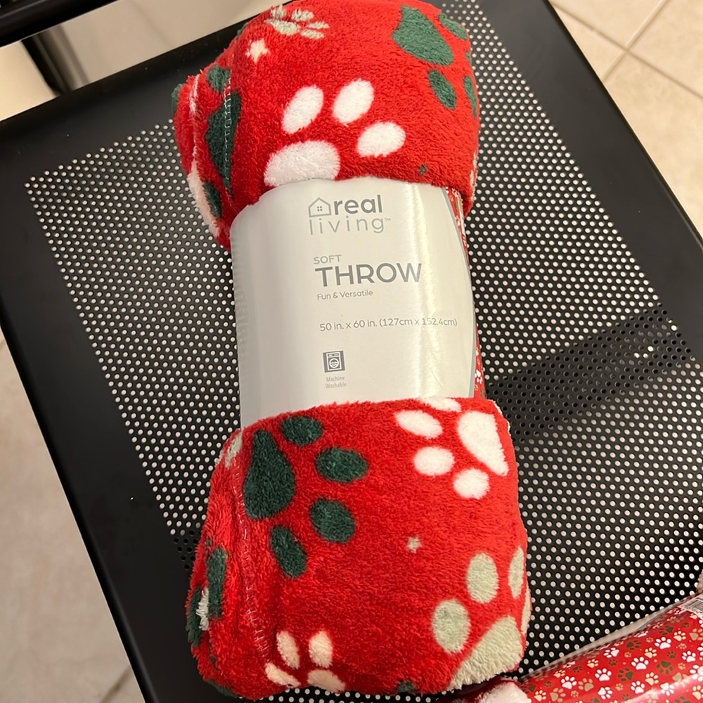 Soft THROW Puppy Paws * Dog Lovers * Red White Green 50x60 Plush 100% Polyester
